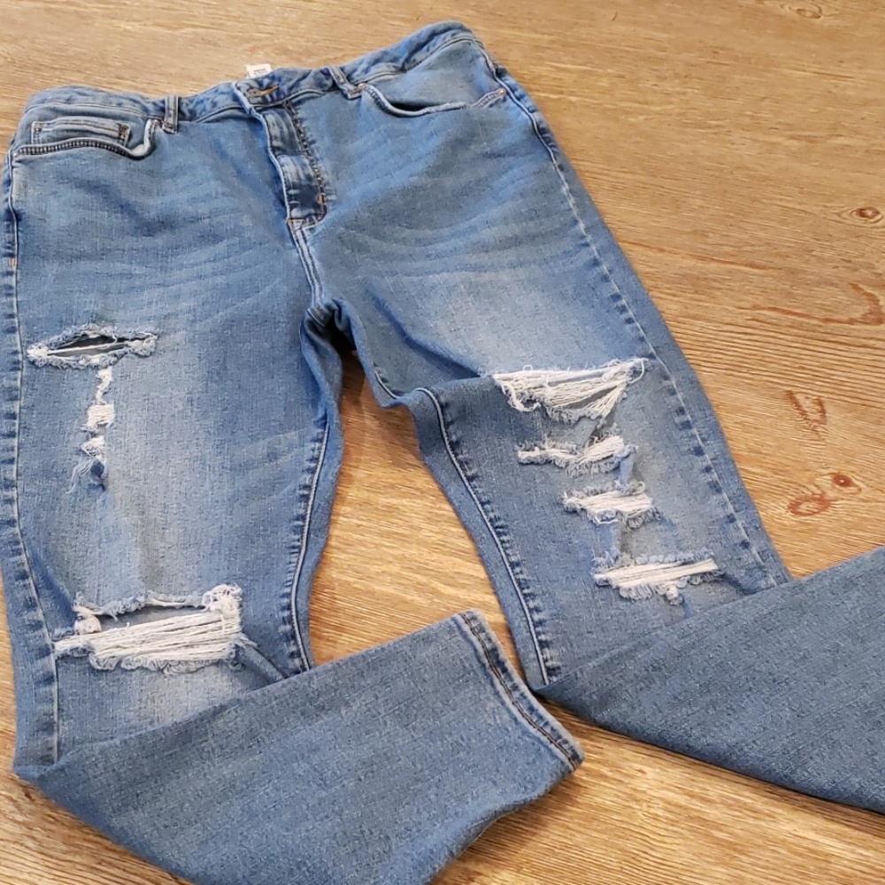Forever 21 Distressed Jeans